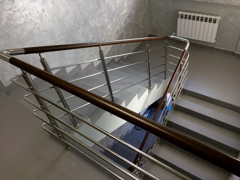 Лестничное ограждение из стали