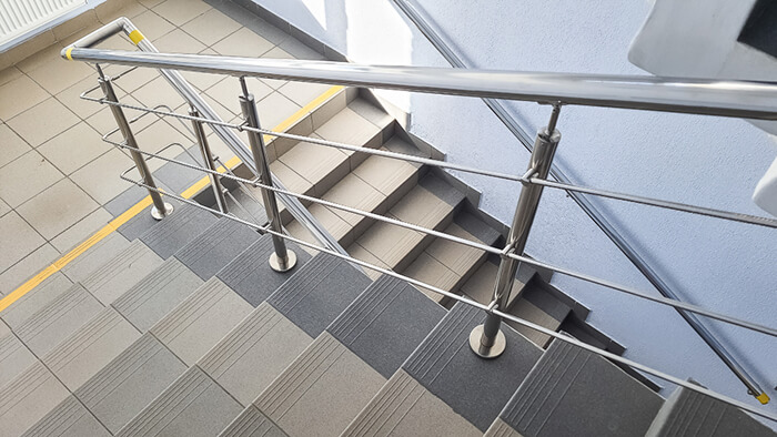 Особенности высоты лестничного ограждения