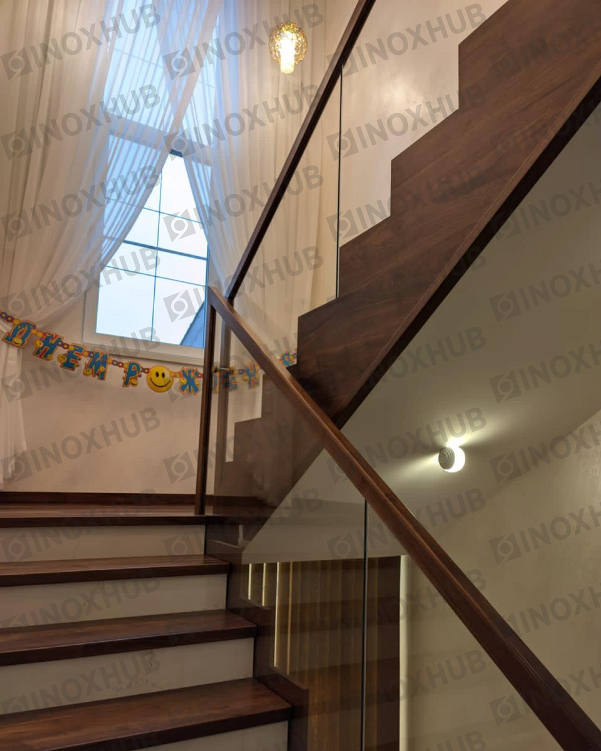 Проект лестничные перила в частных домах ООО "Альбион Гласс"